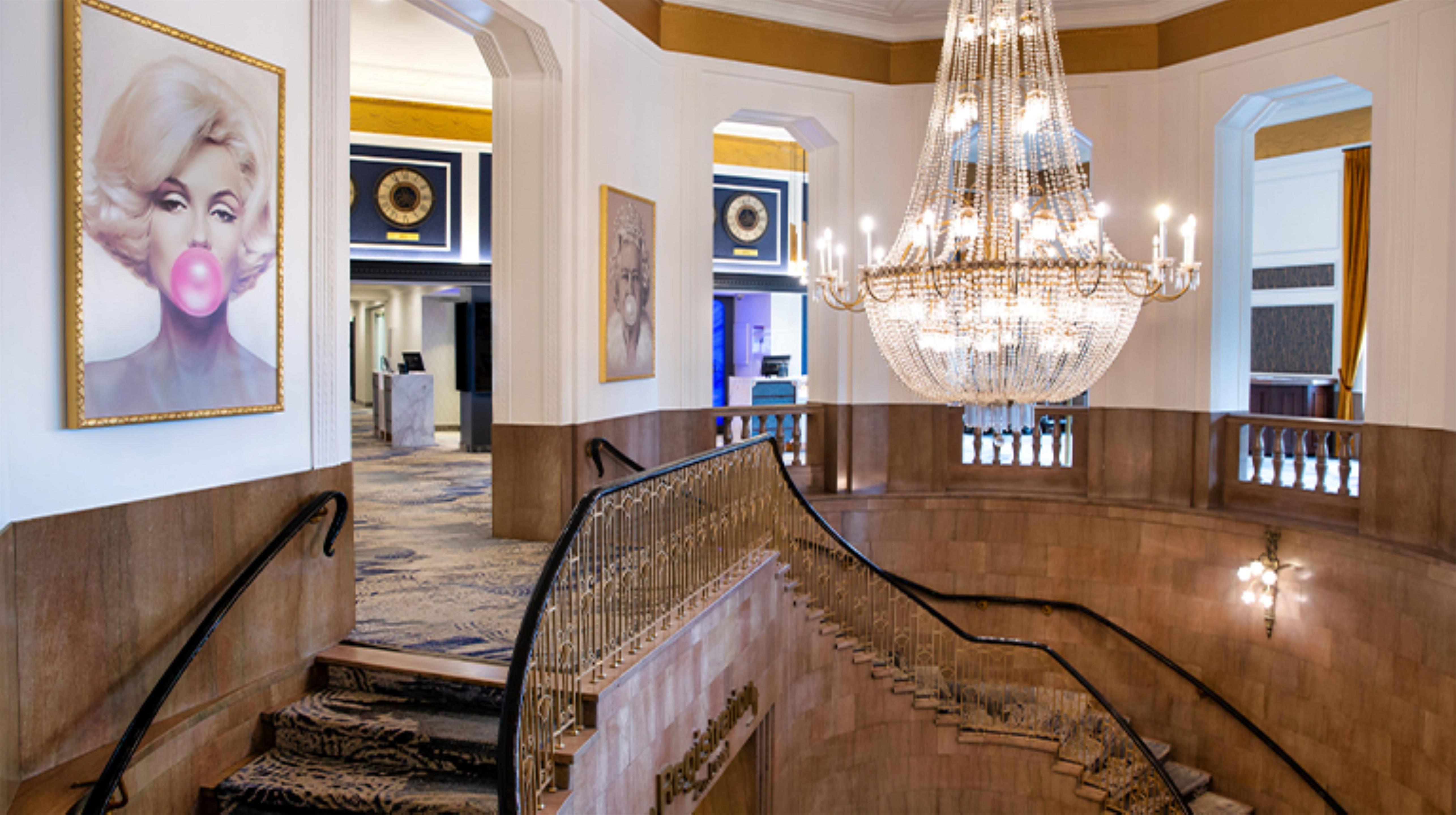 Lobby | The Brock Niagara Falls Fallsview, Tapestry by Hilton