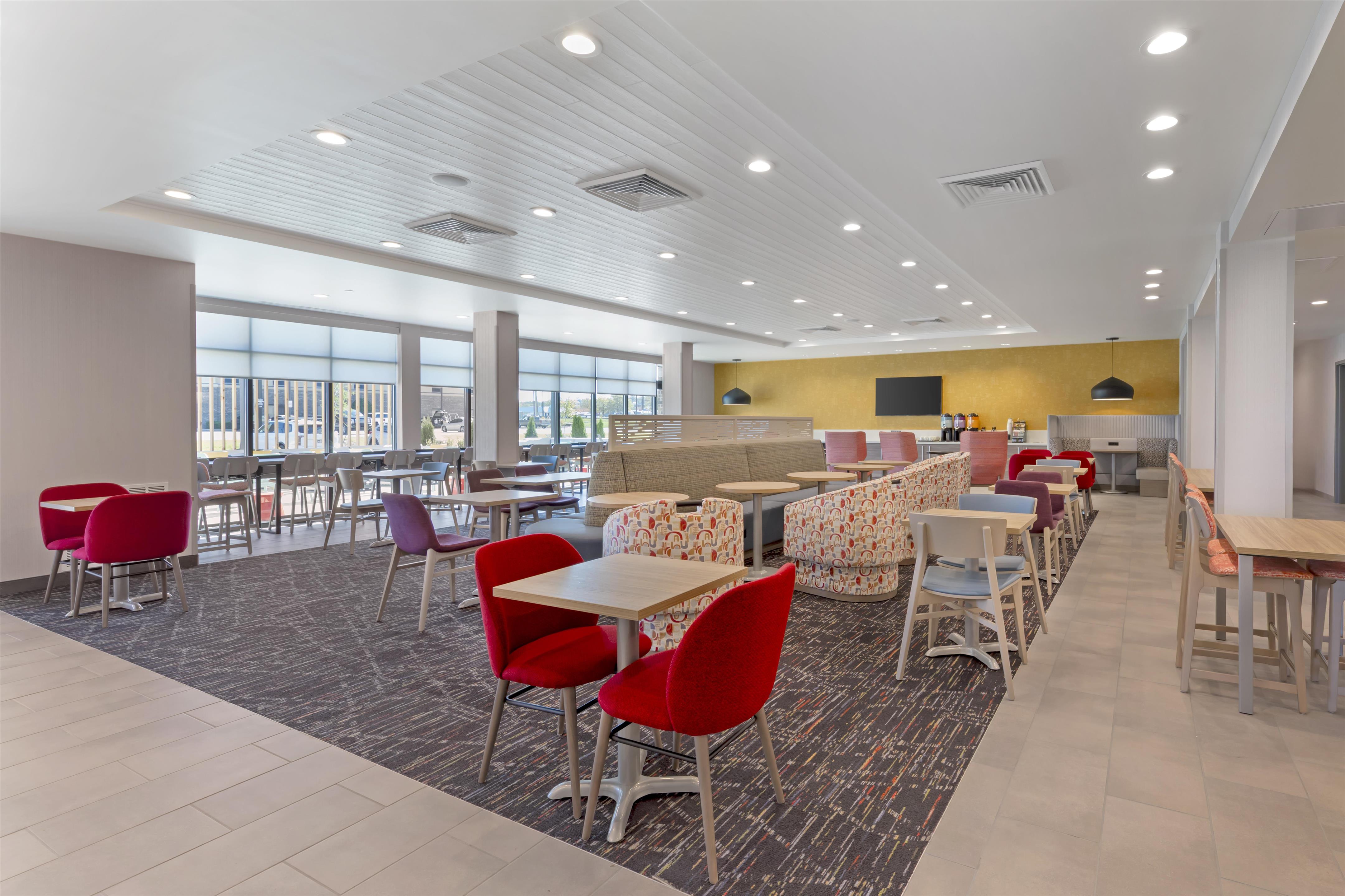 Breakfast Area | Home2 Suites By Hilton Calera