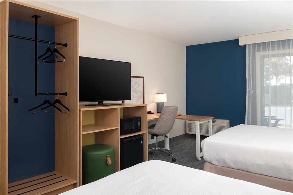SPARK BY HILTON CHINCOTEAGUE ISLAND-guestroom-Guest Room,On-Site.jpg