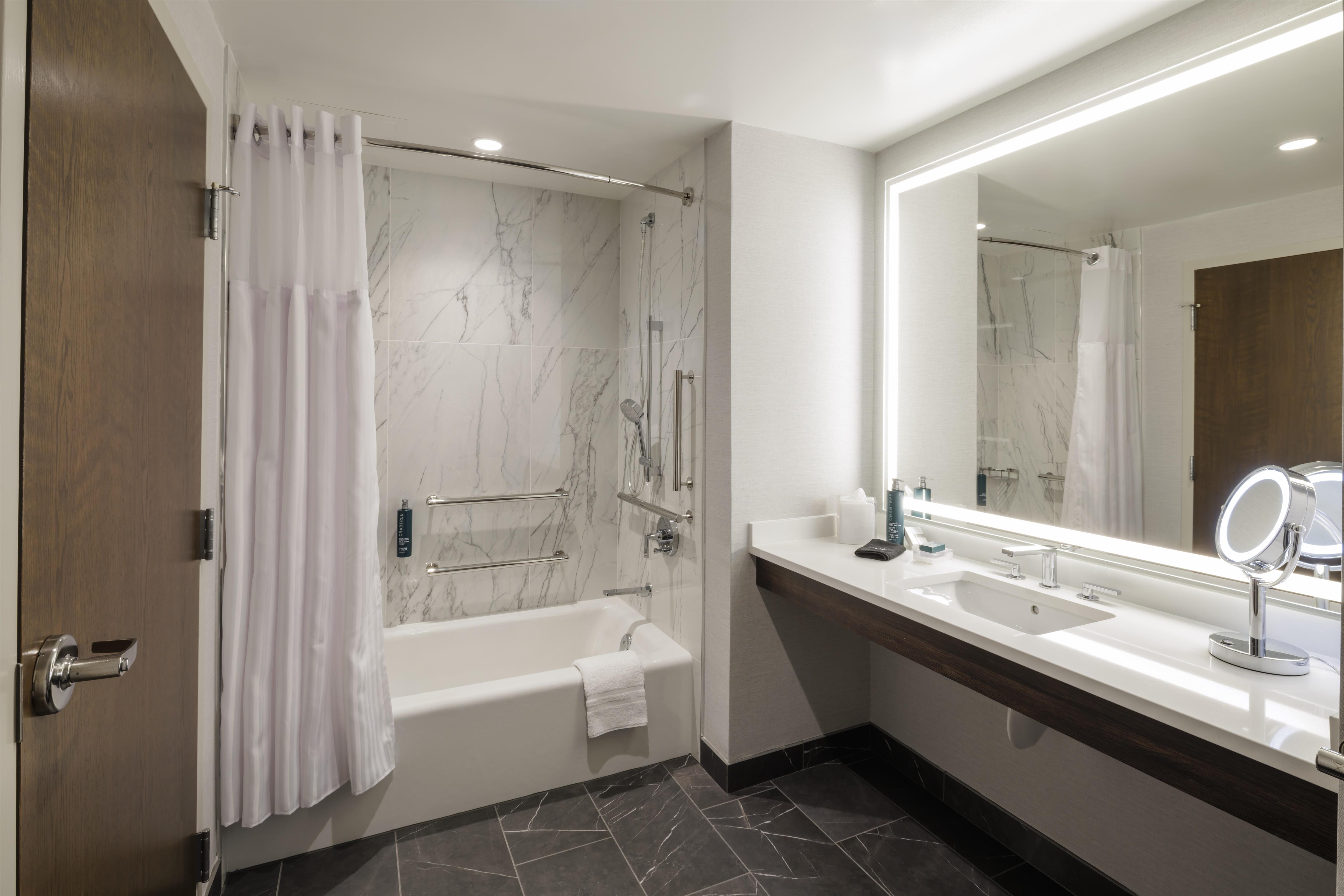 Hilton Arlington Rosslyn The Key - Tap to explore photos
