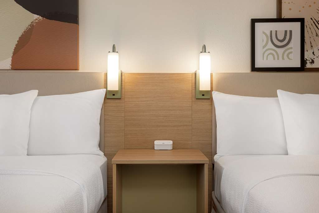 SPARK BY HILTON SANTA NELLA-guestroom-Guest Room,On-Site.jpg