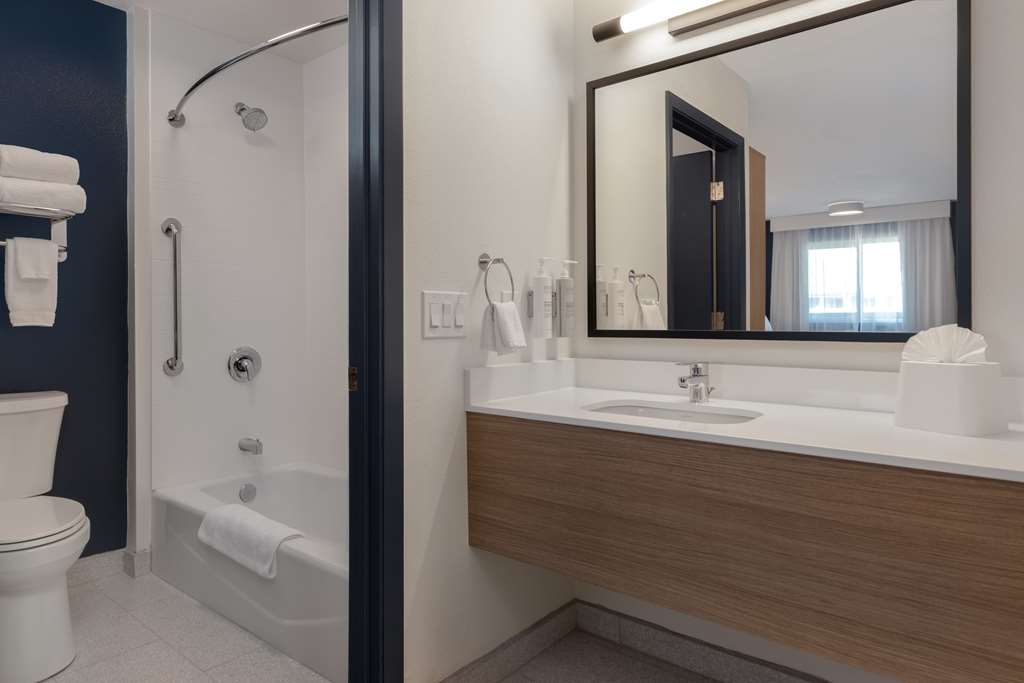 SPARK BY HILTON SANTA NELLA-guestroom-Guest Room,Bathroom,On-Site.jpg