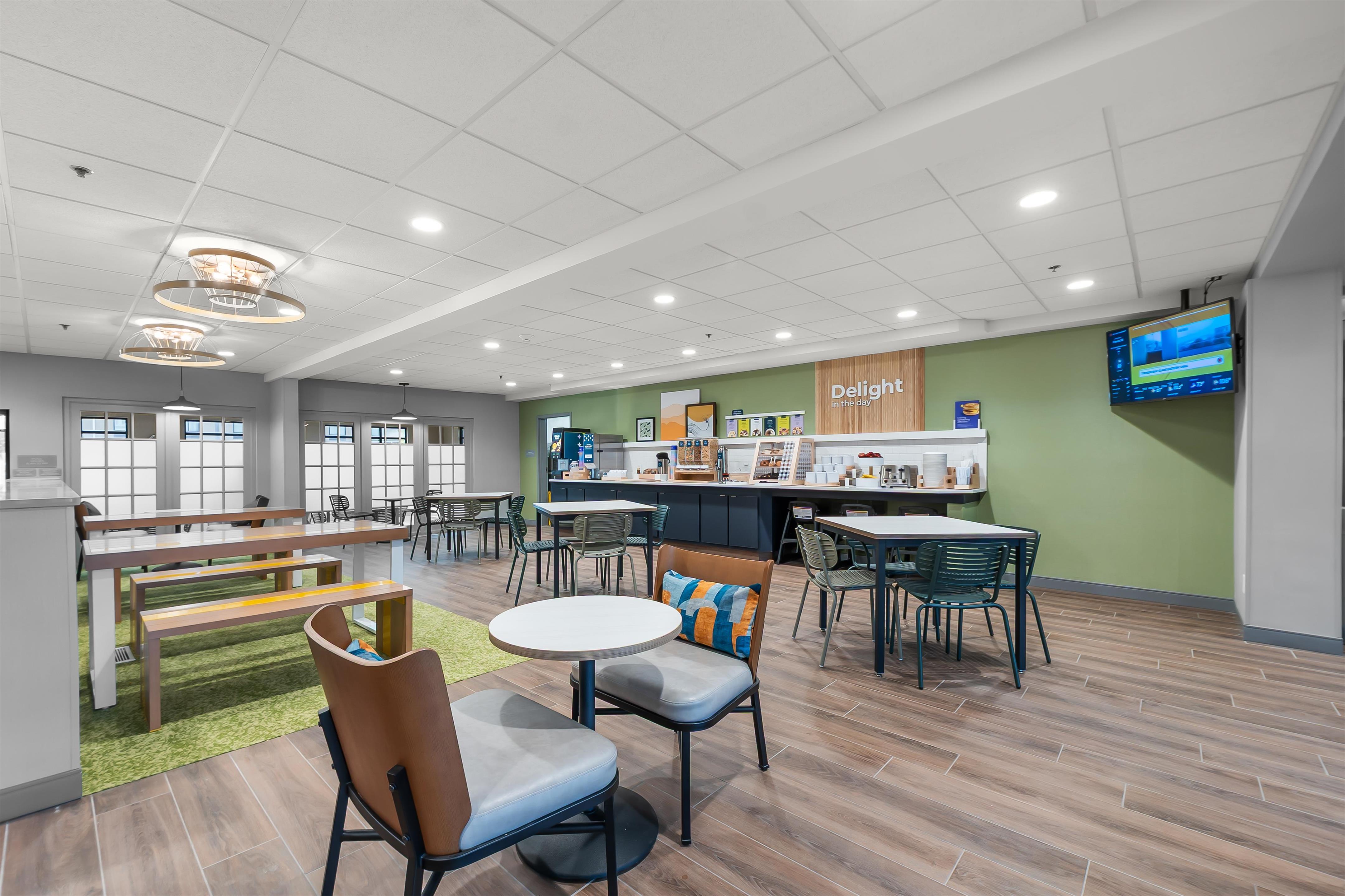 Breakfast Area | Spark by Hilton Paducah