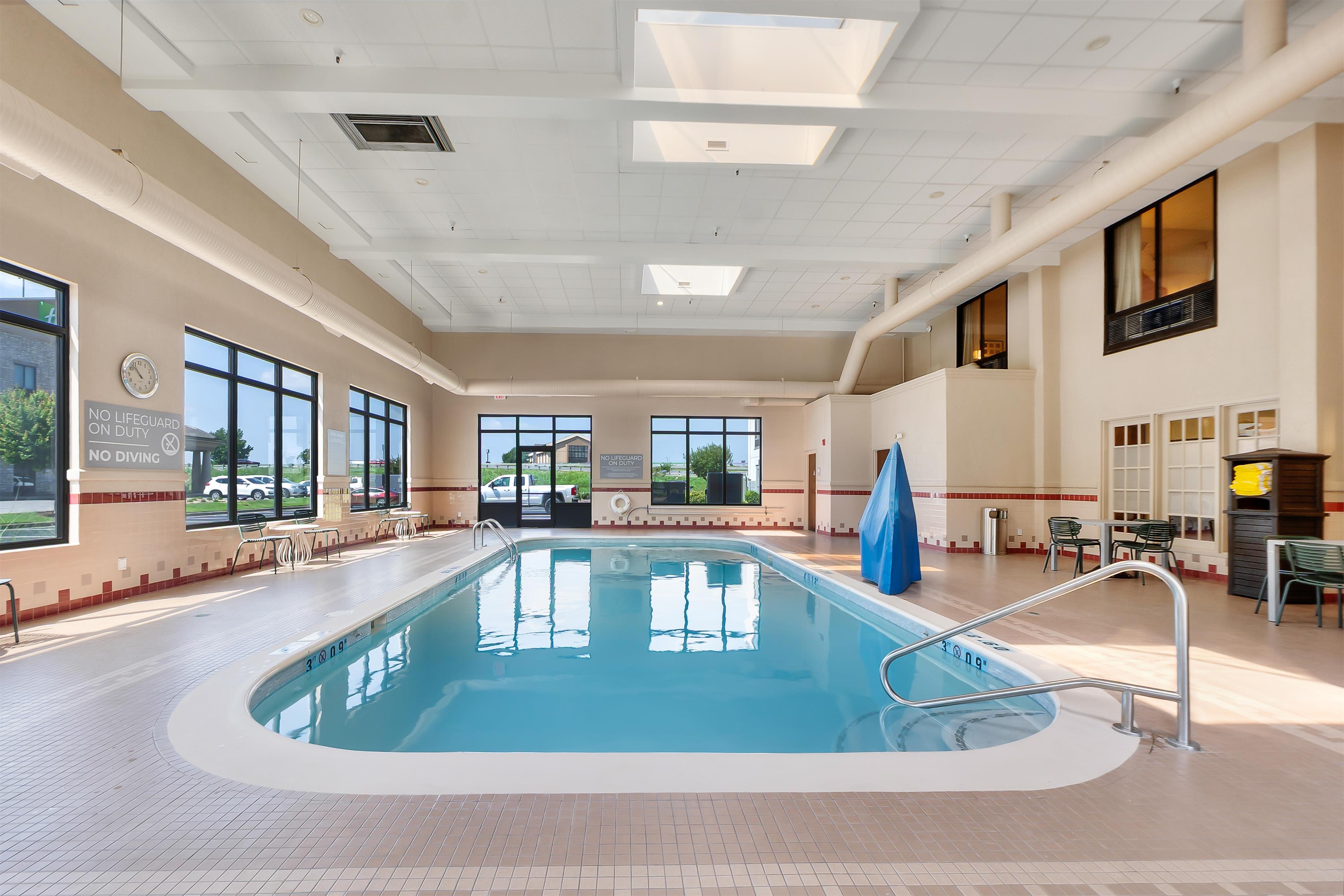 Pool | Spark by Hilton Paducah