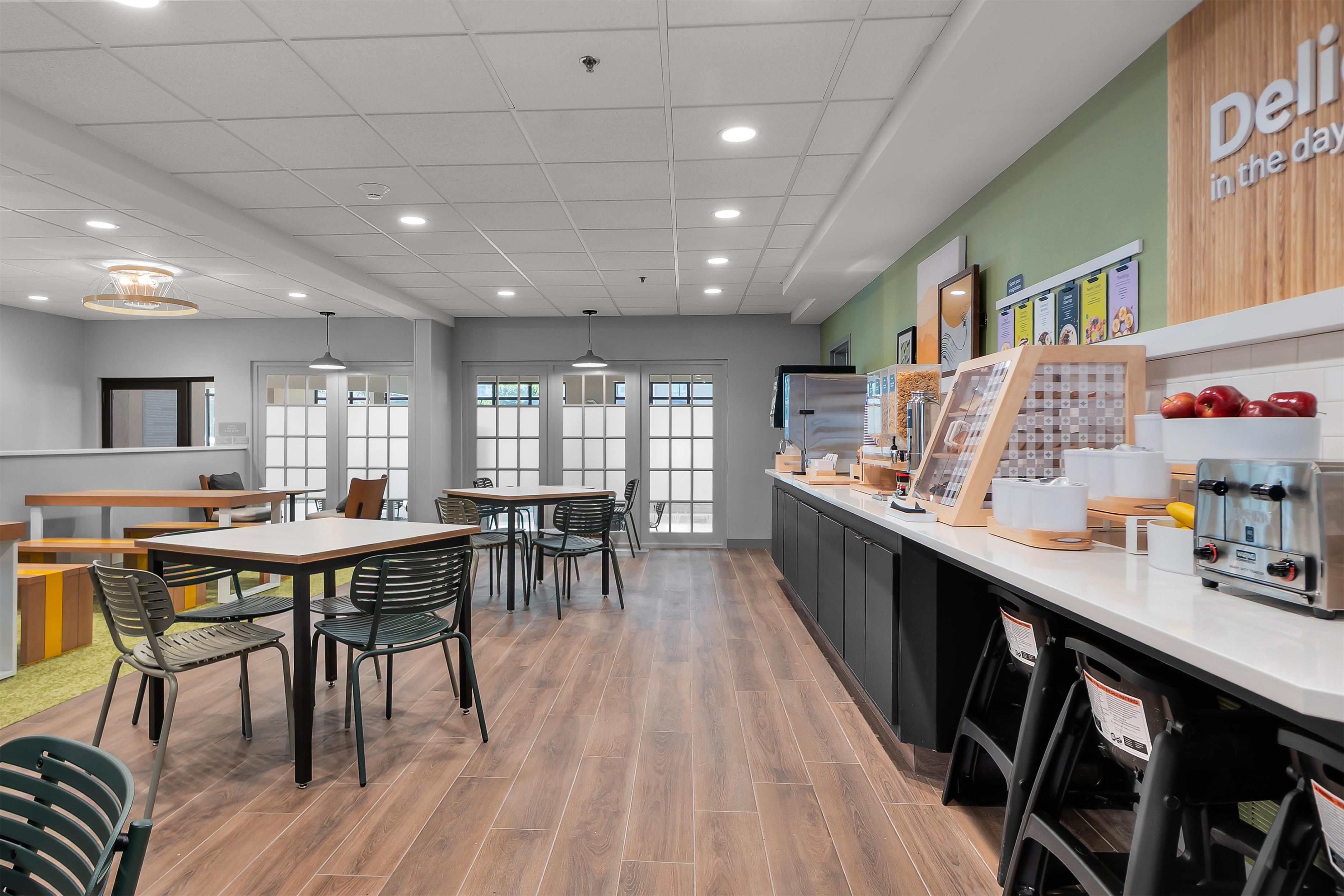 Breakfast Area | Spark by Hilton Paducah