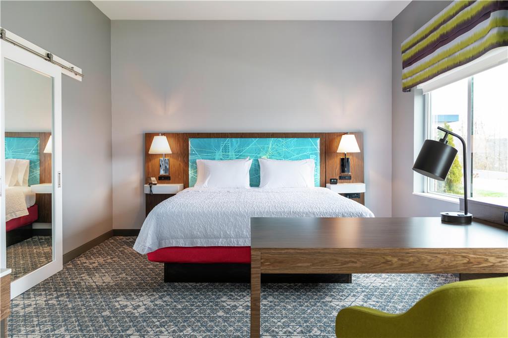 HAMPTON INN DEXTER-guestroom-Guest Room,Bed,On-Site.jpg