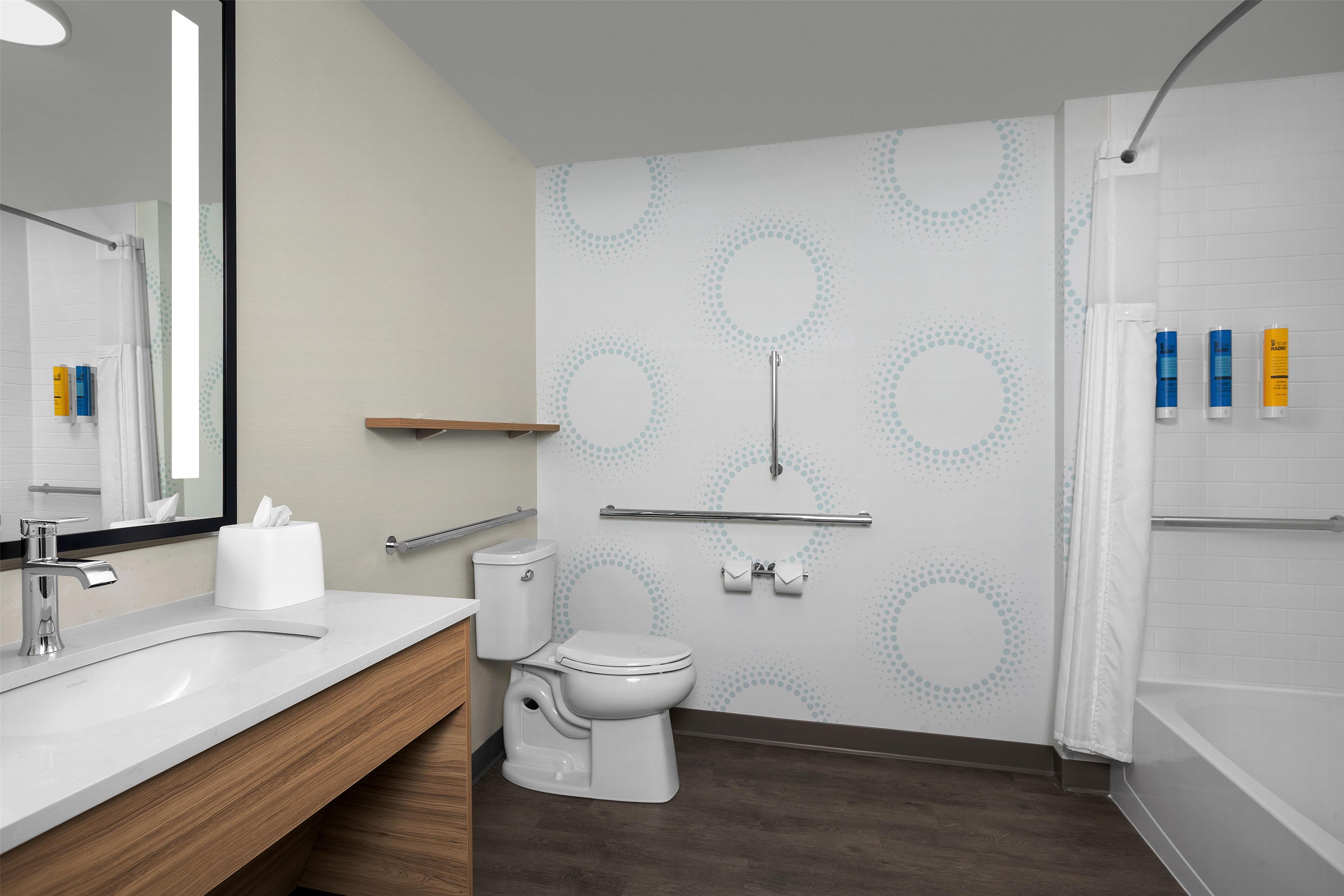 Tru by Hilton Joliet Plainfield Room Type - 2 QUEEN ACCESSIBLE TUB