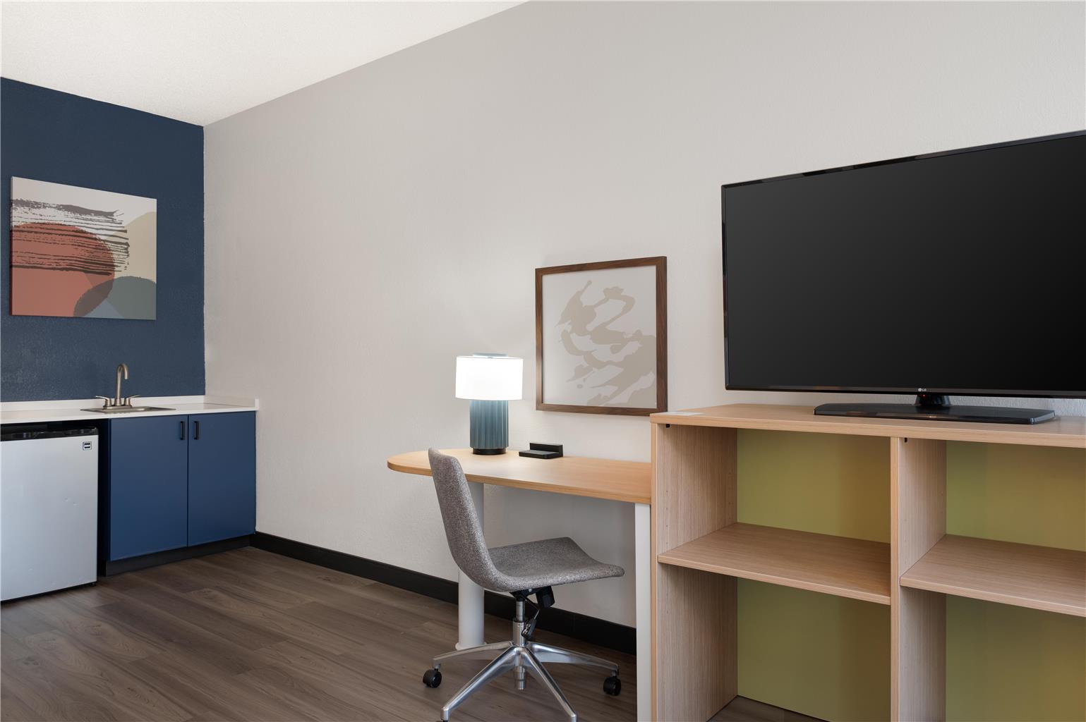 SPARK BY HILTON WILMINGTON-guestroom-Guest Room,On-Site.jpg