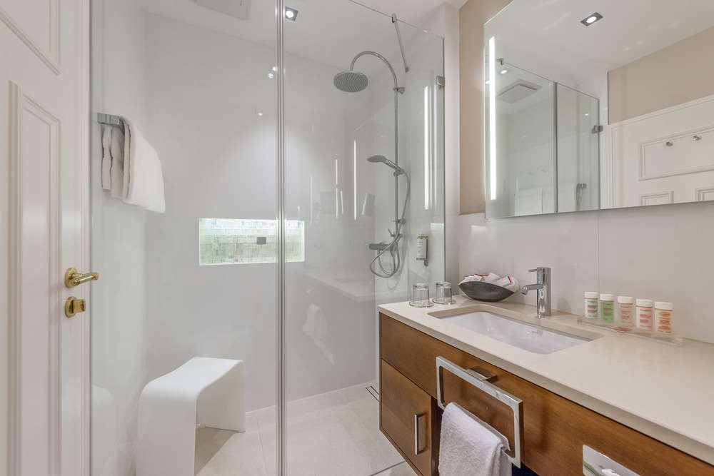 Romantik Hotel Roewers-guestroom-Guest Room,Bathroom,On-Site.jpg