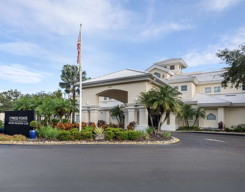 Hilton Vacation Club Cypress Pointe Orlando - Tap to explore photos