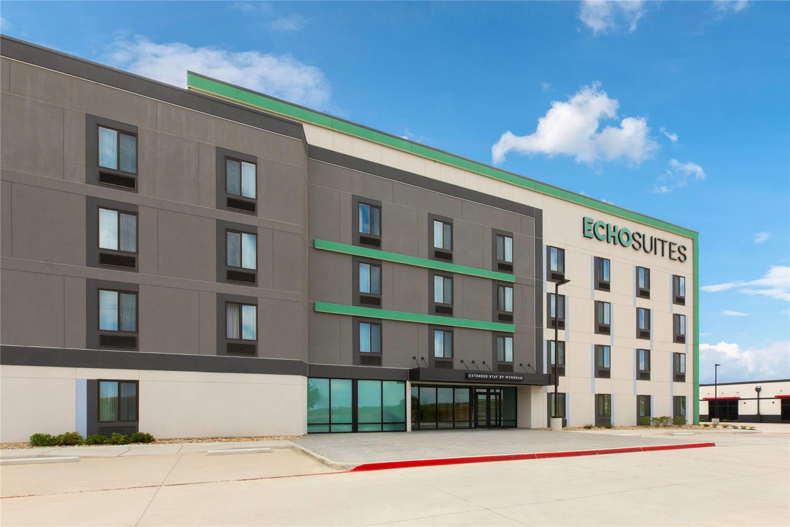 ECHO Suites Fort Worth I-35