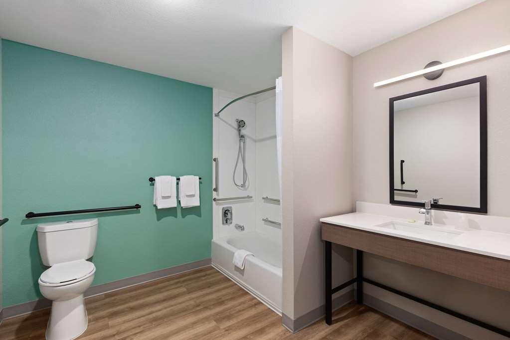ECHO SUITES EXTENDED STAY BY WYNDHA-guestroom-Guest Room,Bathroom,Accessibility,On-Site.jpg