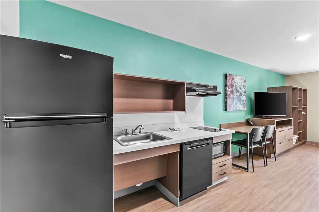 ECHO SUITES STERLING-guestroom-Guest Room,On-Site,Double Room.jpg