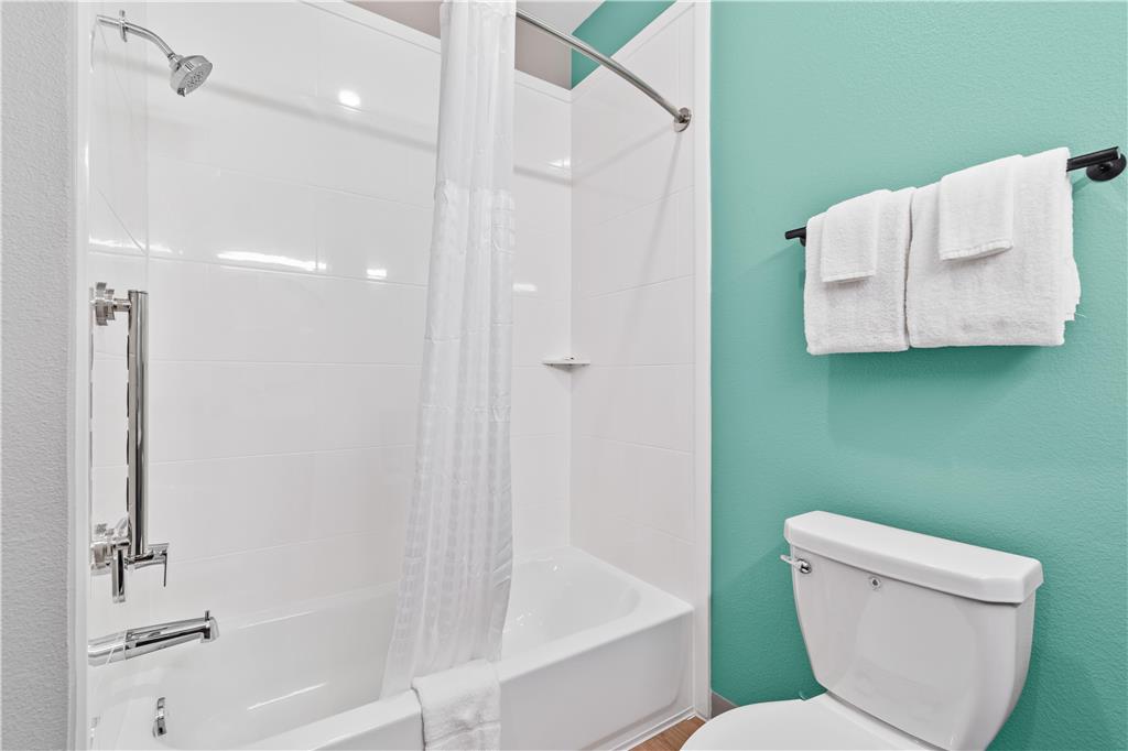 ECHO SUITES KATY WEST-guestroom-Guest Room,Bathroom,On-Site.jpg