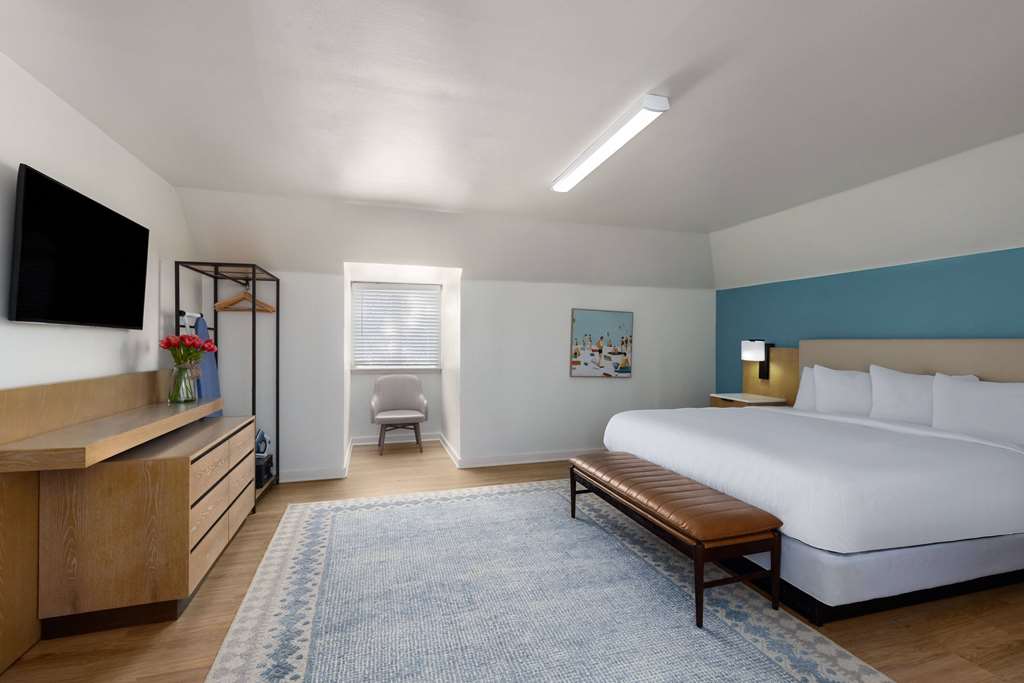 HOTEL MANTEO, TRADEMARK COLLECTION-guestroom-Guest Room,Suite,On-Site.jpg