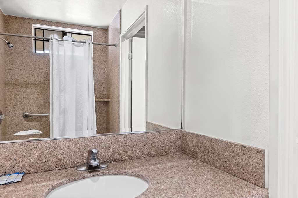 RODEWAY INN-guestroom-Guest Room,Bathroom,On-Site.jpg