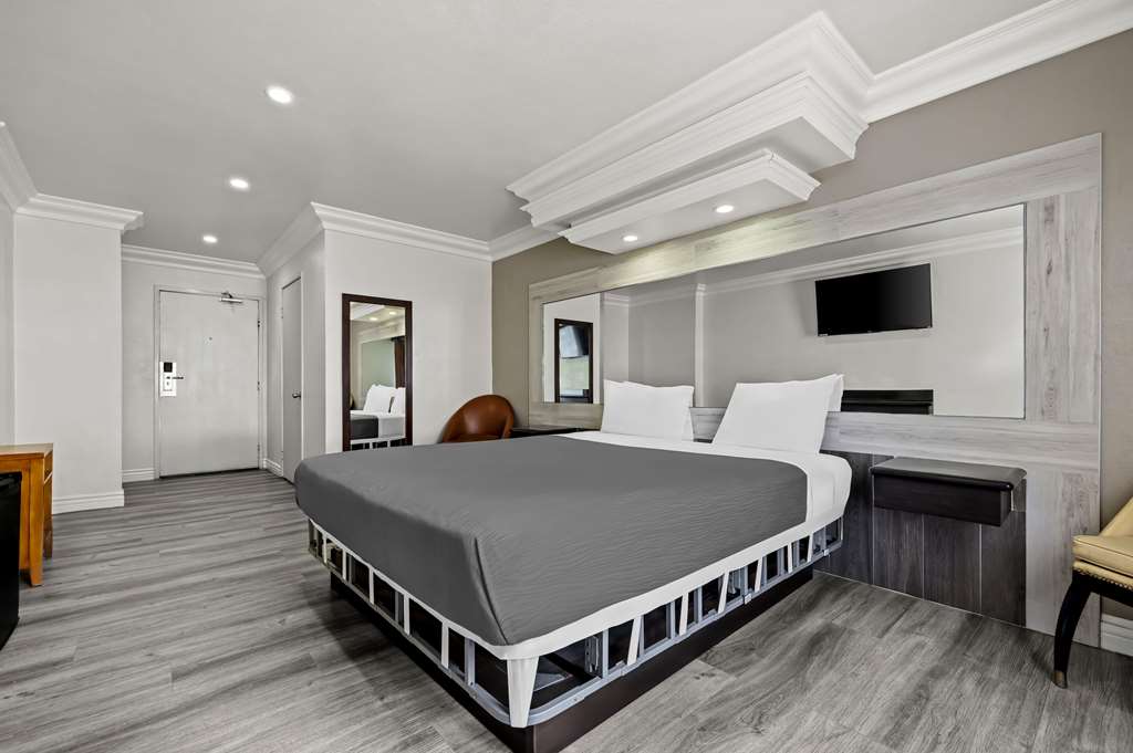 RODEWAY INN-guestroom-Guest Room,On-Site.jpg