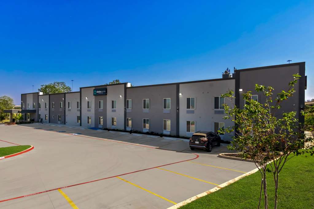 Clarion Pointe Fort Worth East