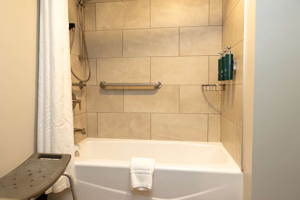 DoubleTree by Hilton Austin, MN - Tap to explore photos