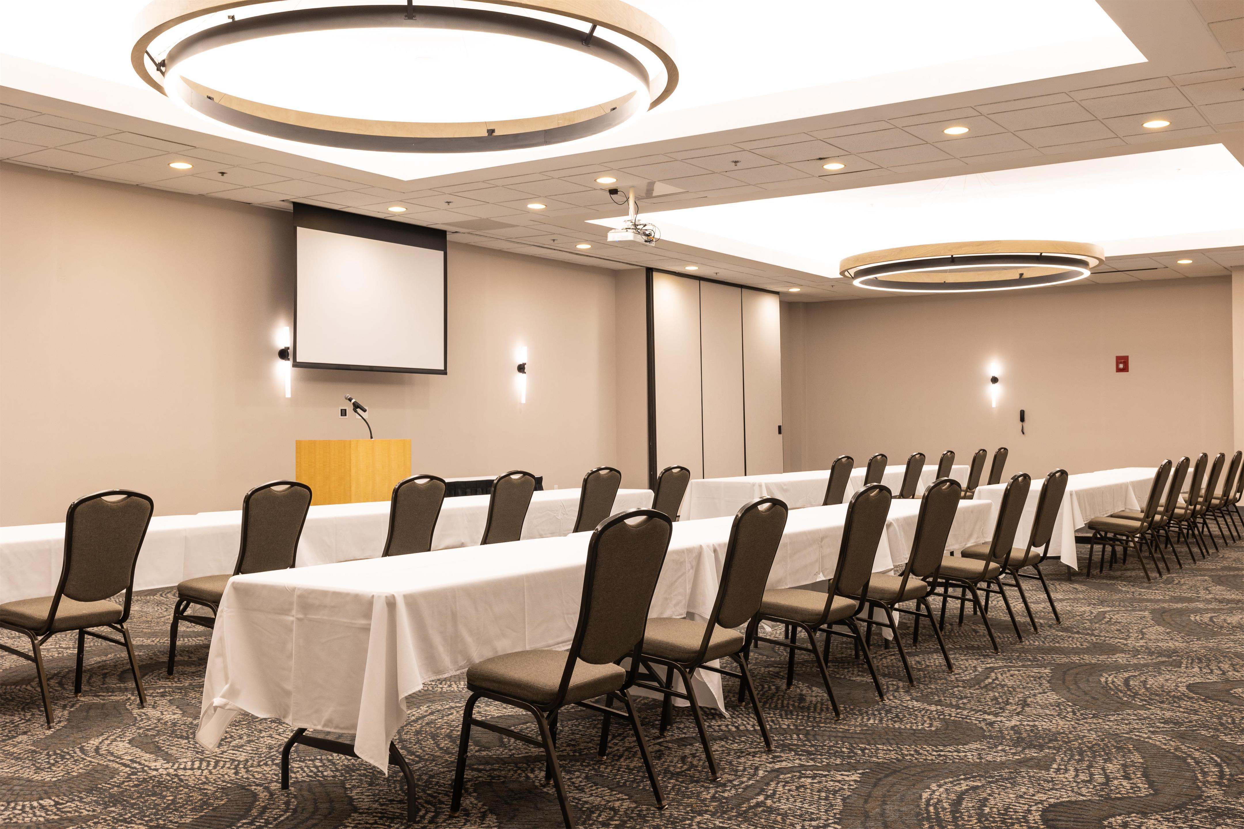 Meeting Room | DoubleTree by Hilton Austin, MN