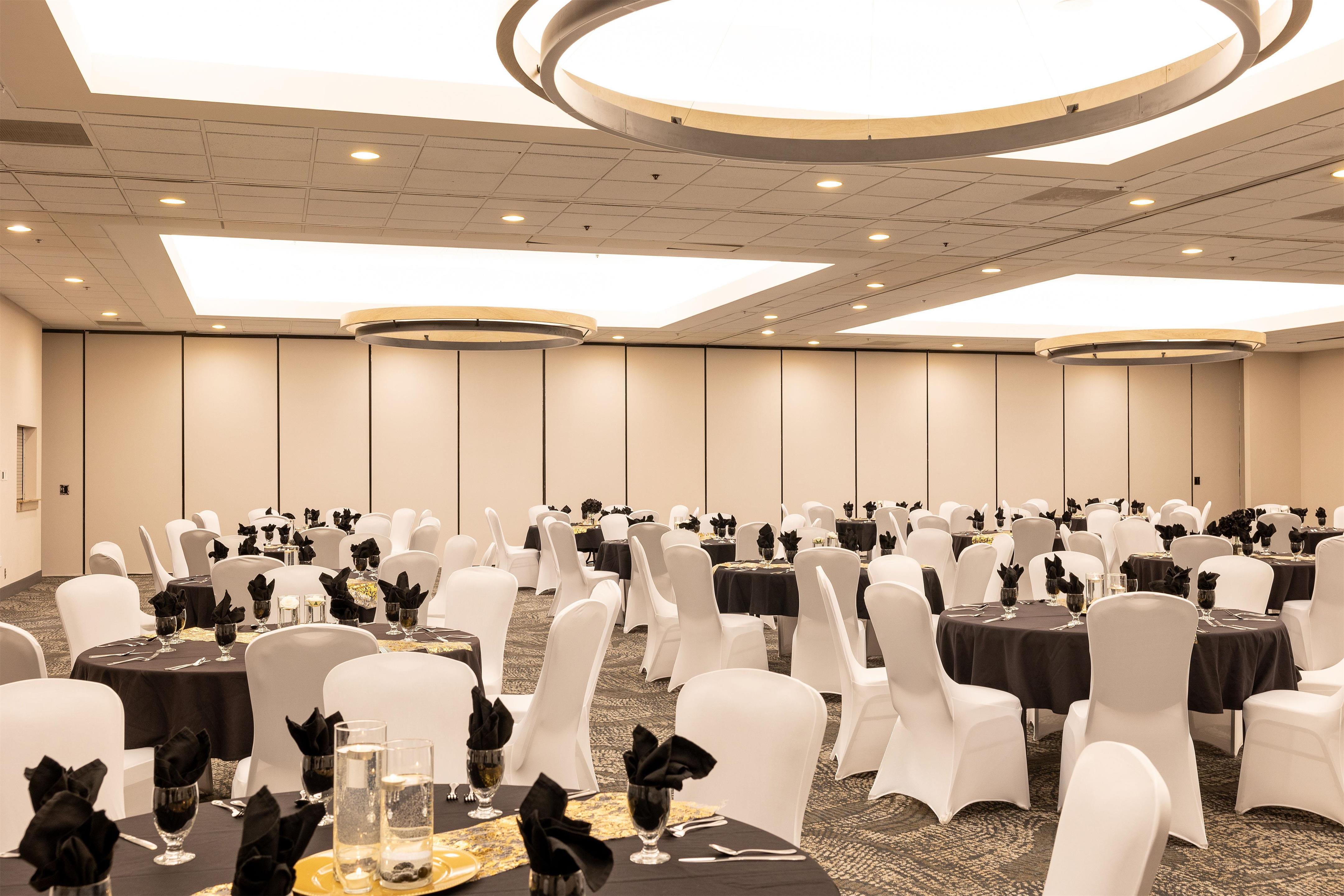 Meeting Room | DoubleTree by Hilton Austin, MN