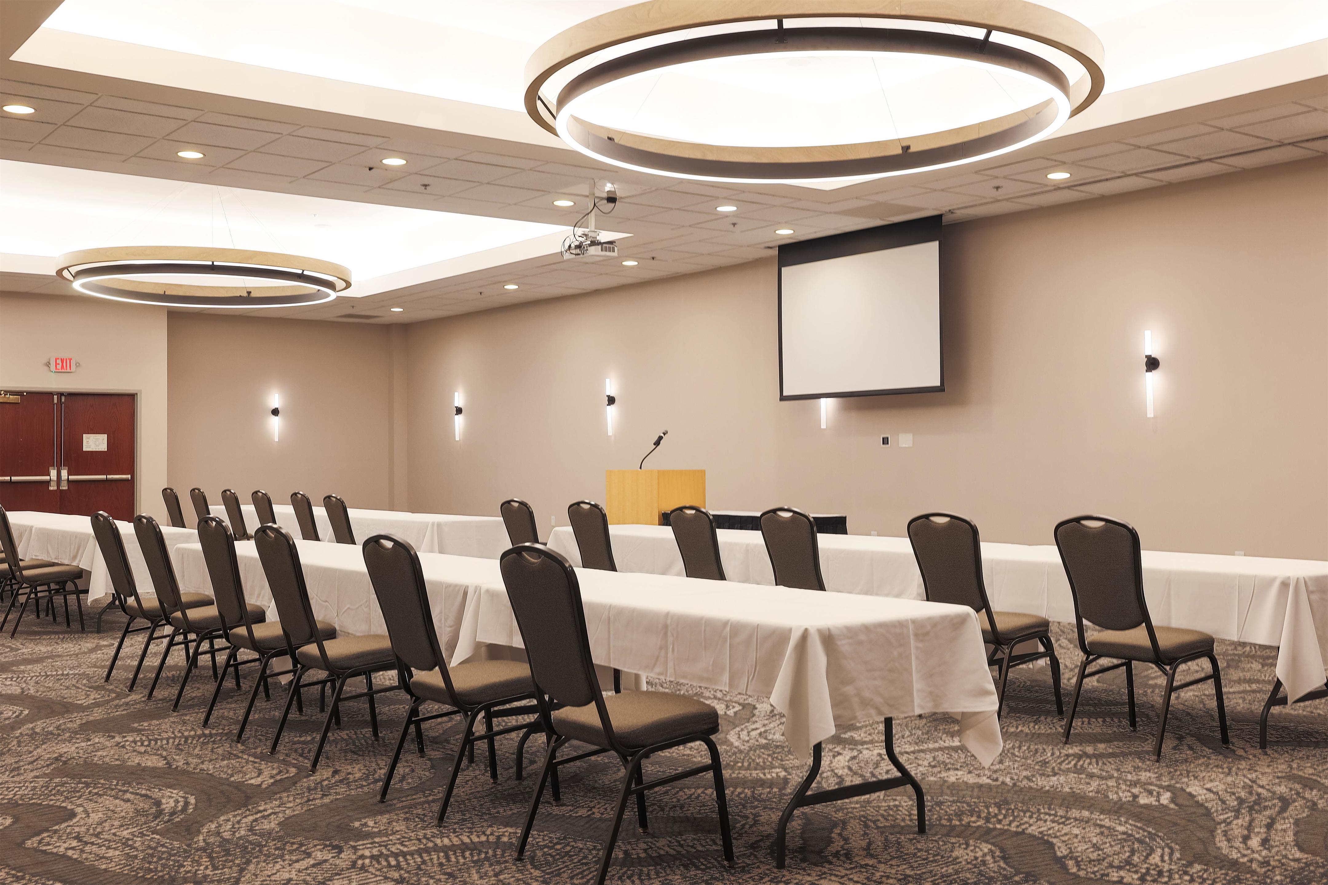 Meeting Room | DoubleTree by Hilton Austin, MN