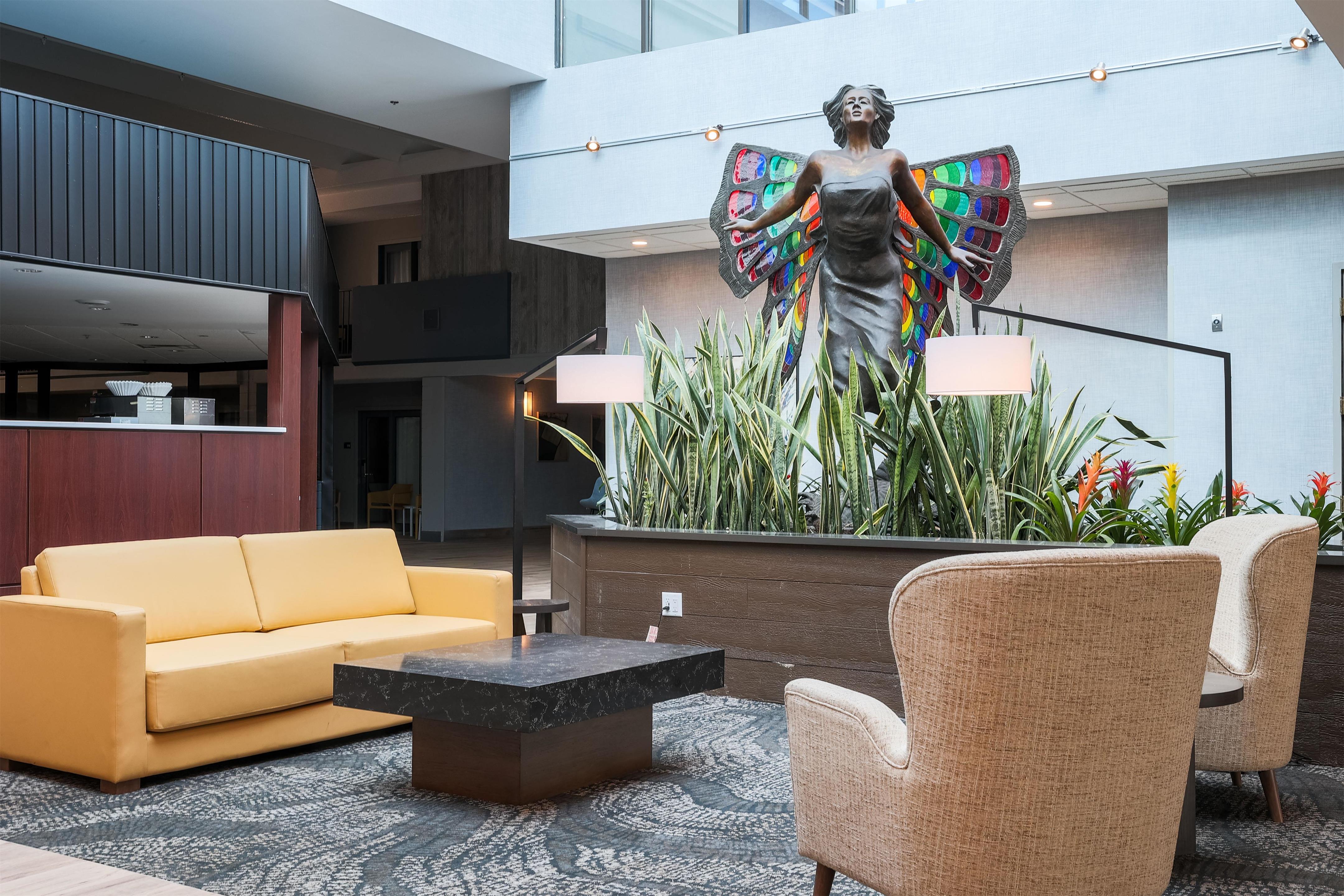 Lobby | DoubleTree by Hilton Austin, MN