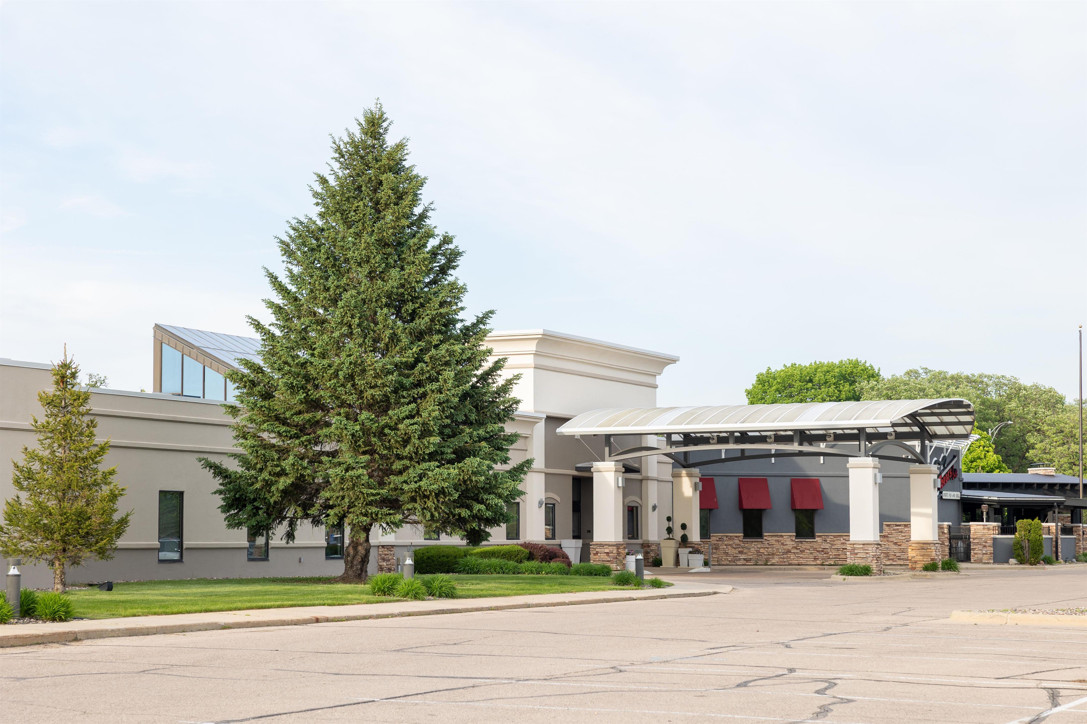 Exterior | DoubleTree by Hilton Austin, MN