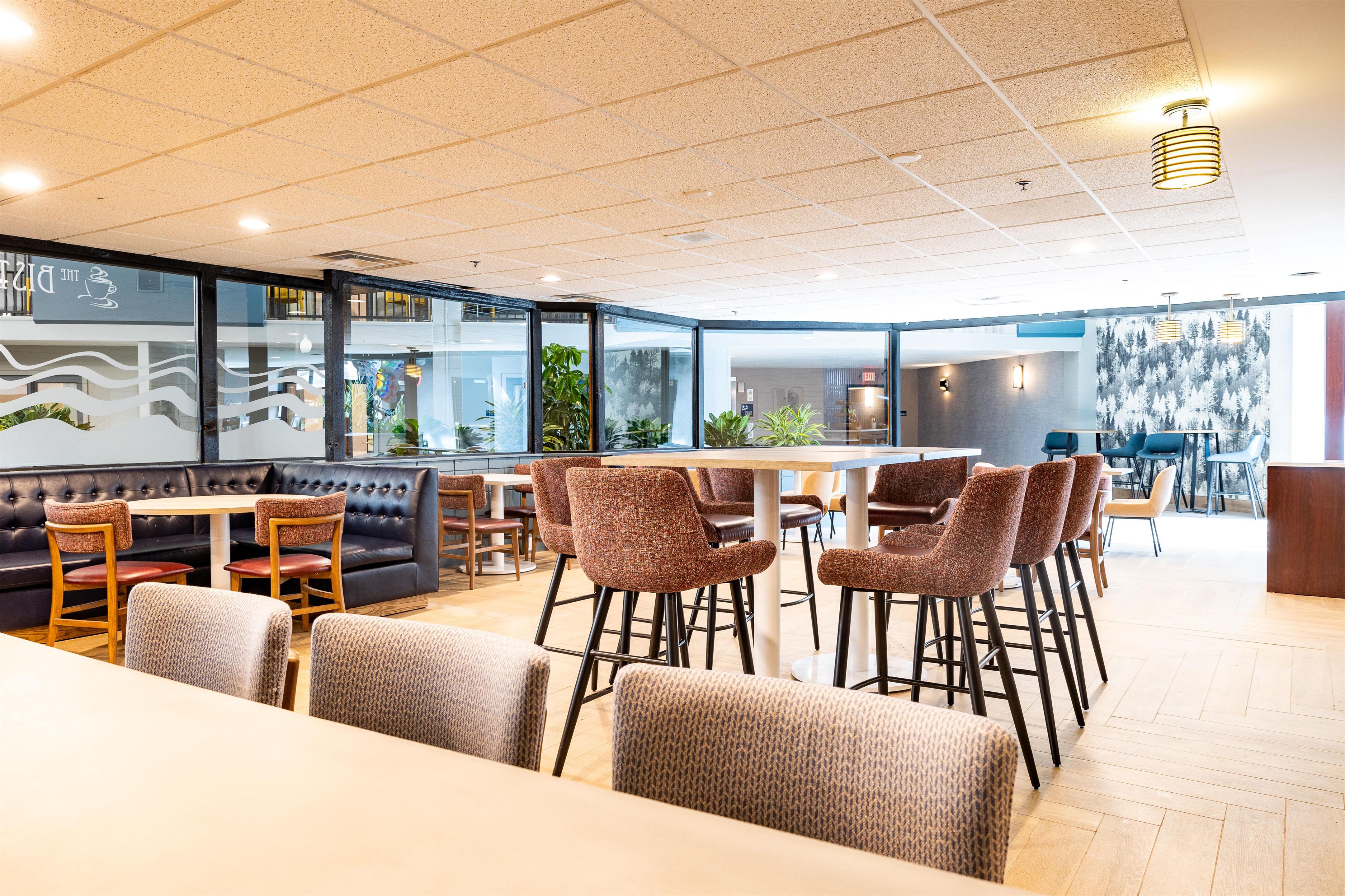 Restaurant | DoubleTree by Hilton Austin, MN