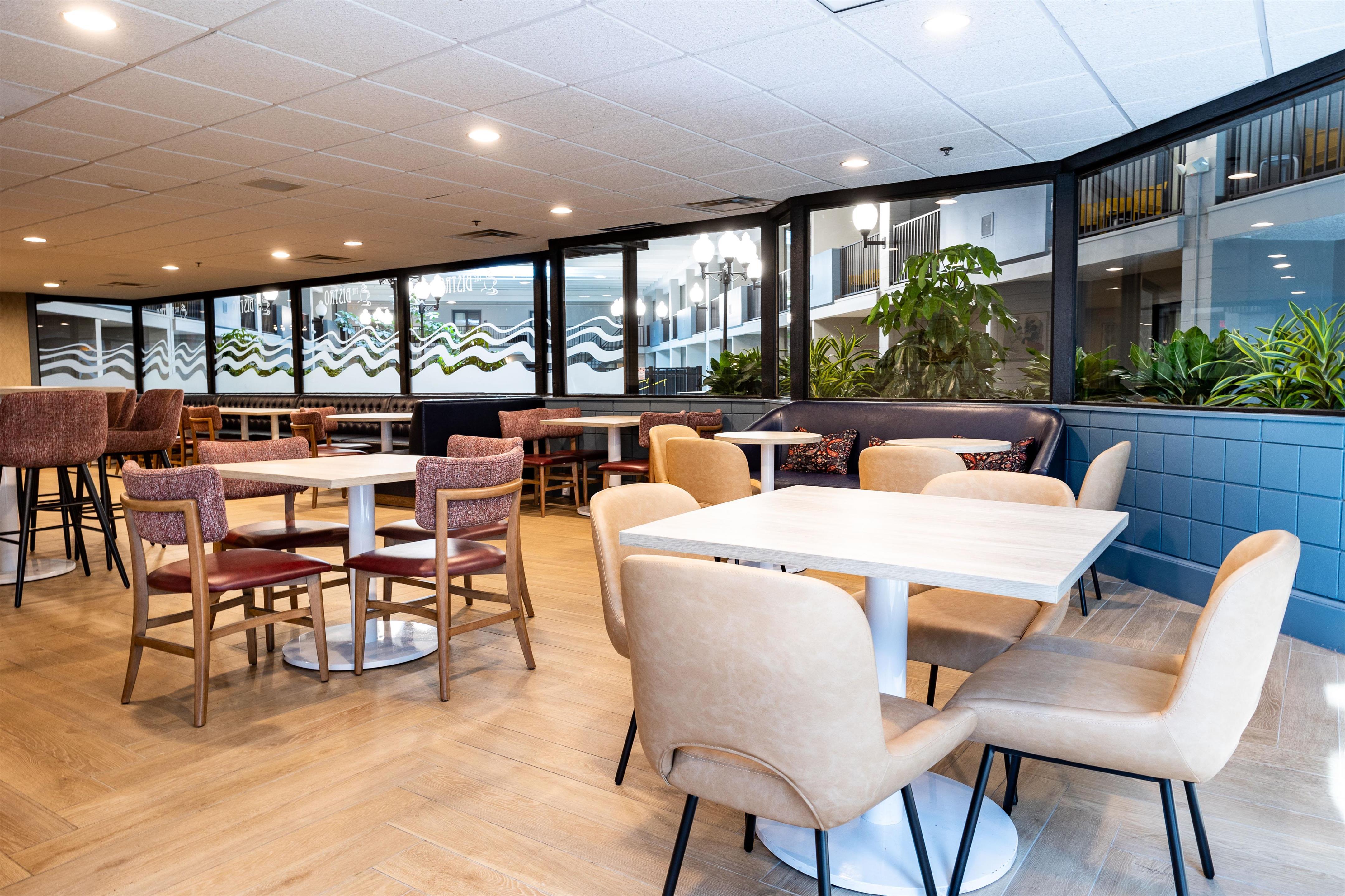 Restaurant | DoubleTree by Hilton Austin, MN