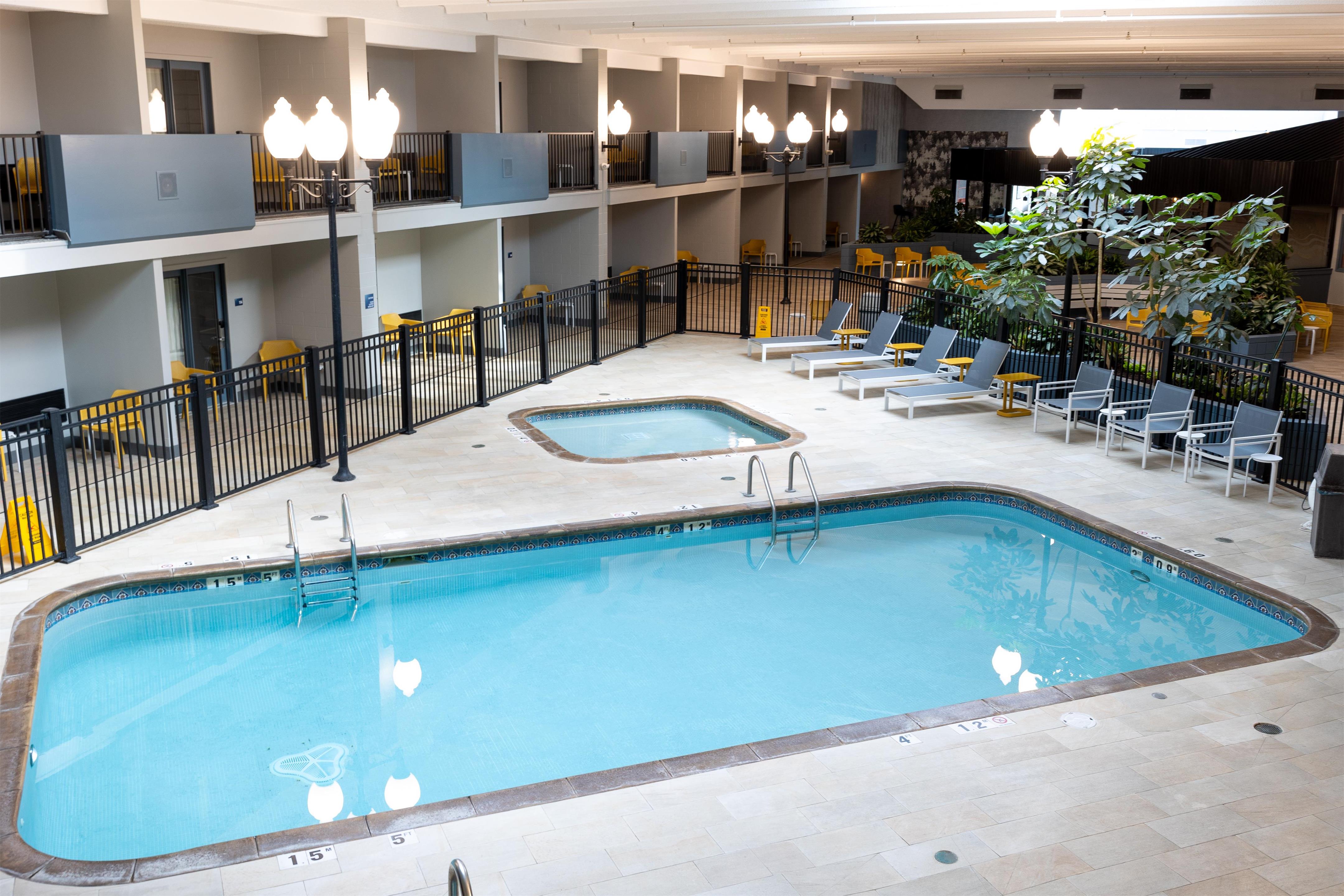 Pool | DoubleTree by Hilton Austin, MN