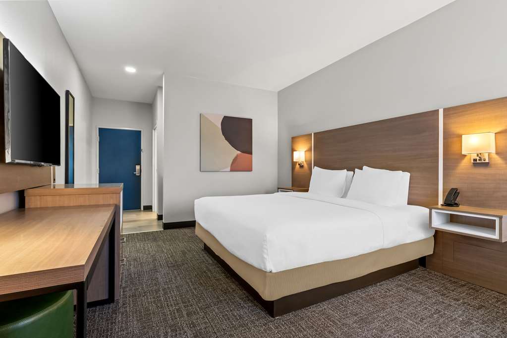 SPARK BY HILTON CATOOSA TULSA-guestroom-Guest Room,On-Site.jpg