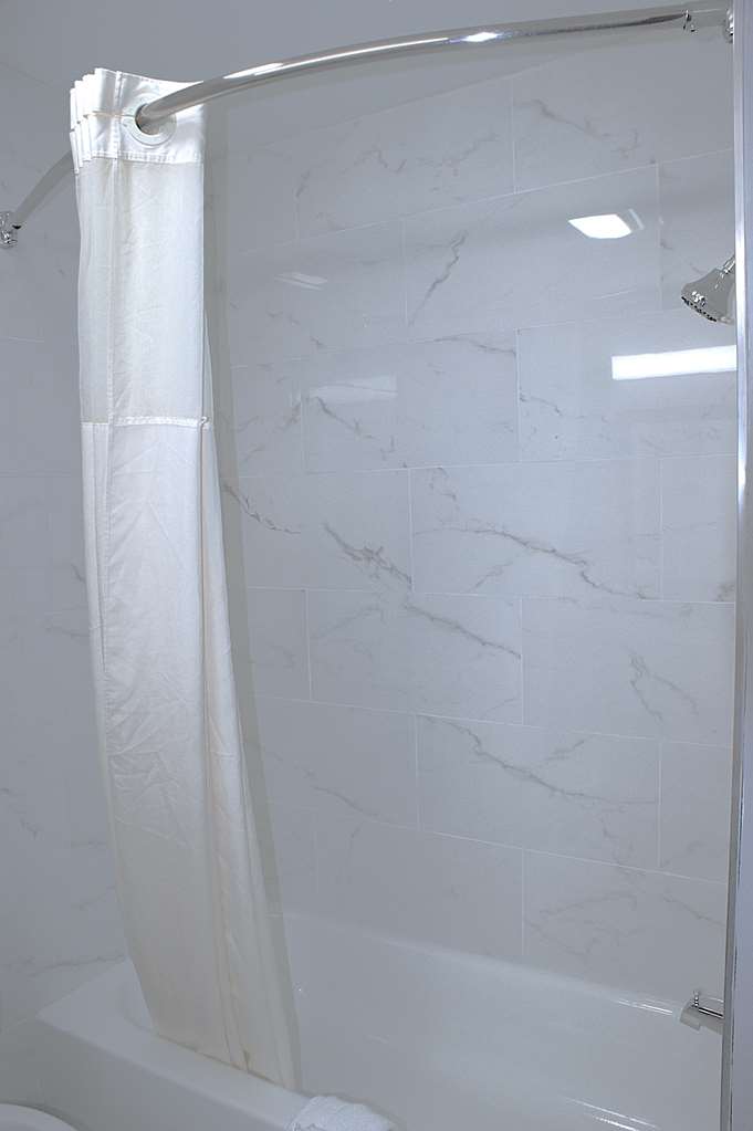Sonesta Essential Van Buren-guestroom-Guest Room,Bathroom,On-Site.jpg