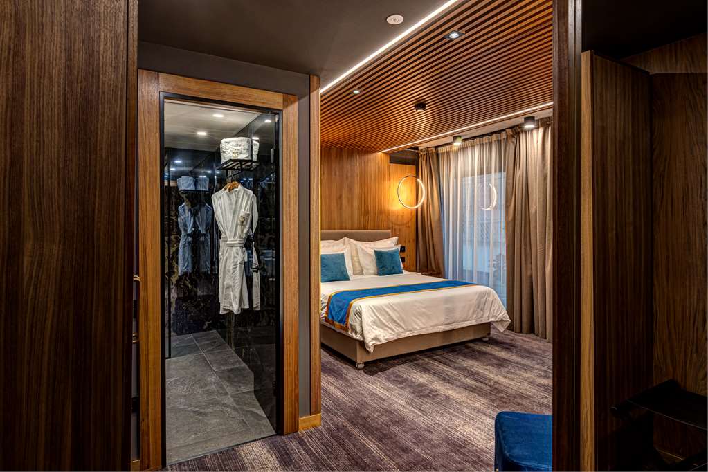HOTEL VIBRE-guestroom-Guest Room,On-Site.jpg