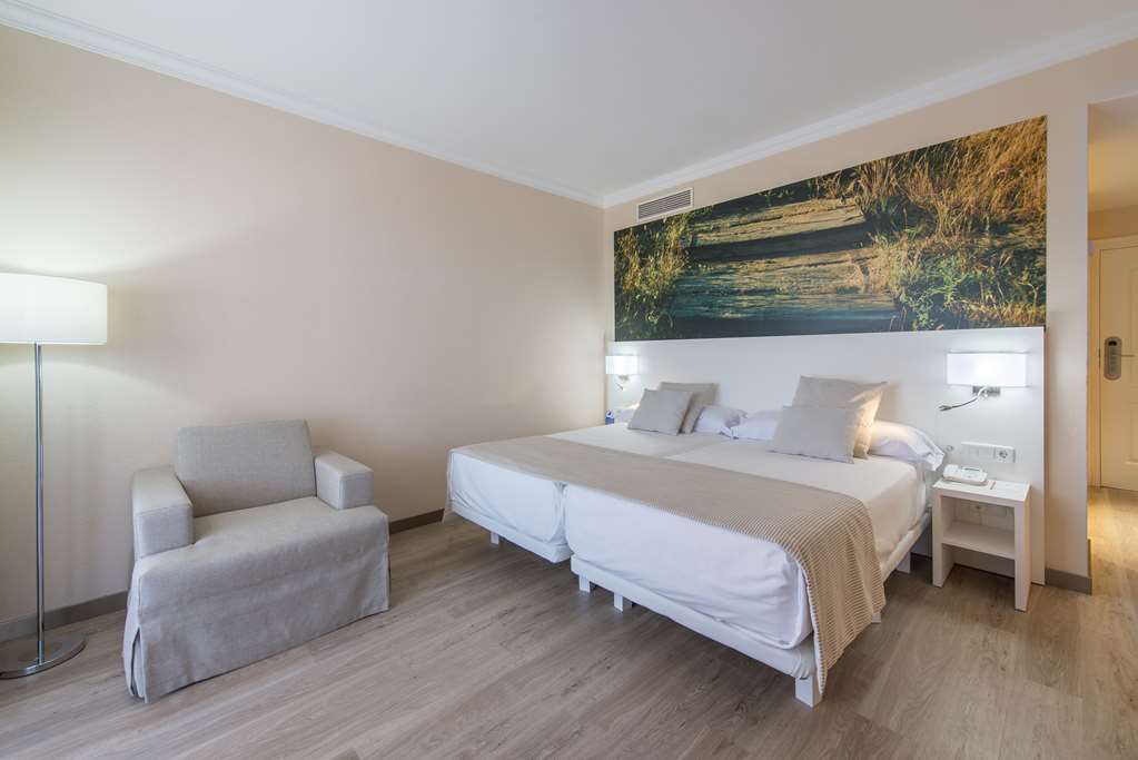 OLIVA NOVA GOLF AND BEACH HOTEL-guestroom-Guest Room,On-Site.jpg