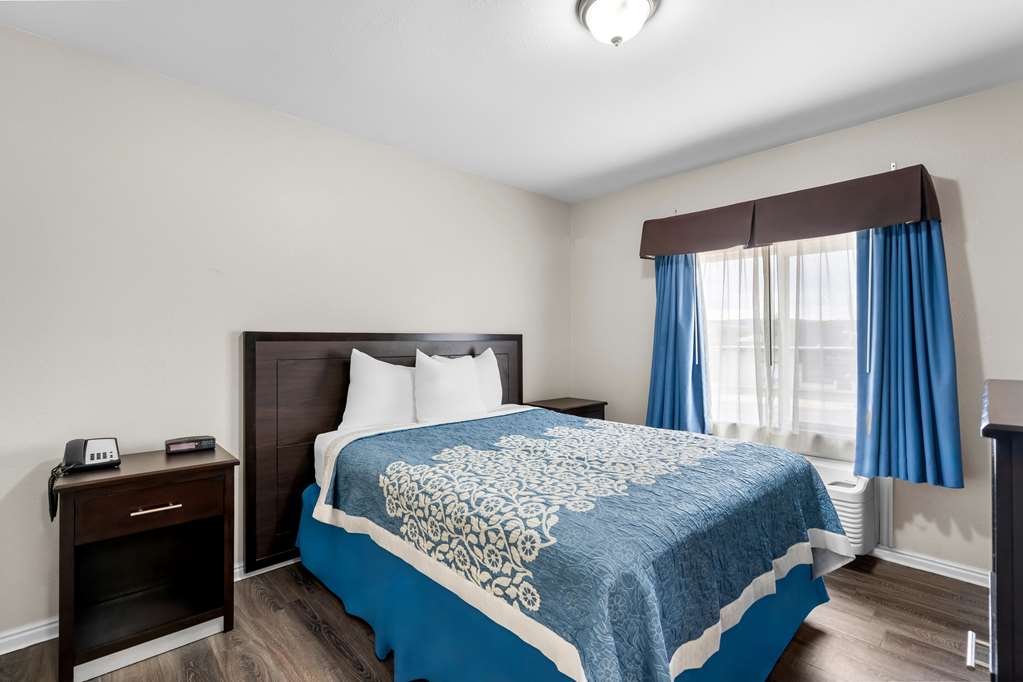ECONO LODGE PANQUITCH NEAR BRYCE CA-guestroom-Guest Room,On-Site.jpg
