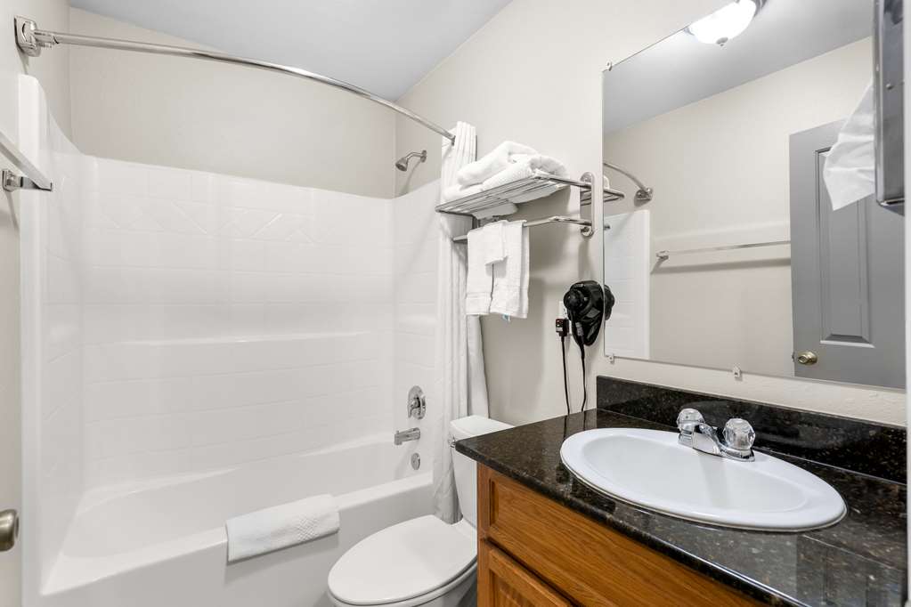 ECONO LODGE PANQUITCH NEAR BRYCE CA-guestroom-Guest Room,Bathroom,On-Site.jpg