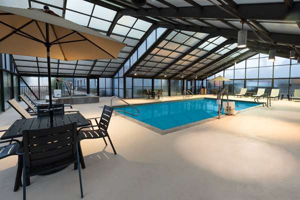 Pool,On-Site,Property Amenity,Recreation,Evening/Night