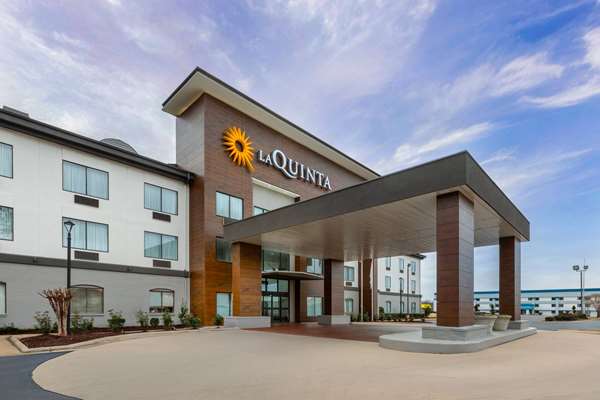 On-Site,Outdoor/Exterior,Day,Exterior View of Building