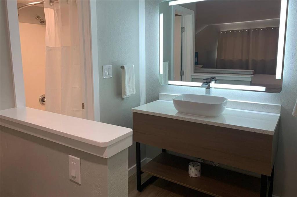 MAINSTAY SUITES SPRINGFIELD SOUTH --guestroom-Guest Room,Bathroom,On-Site.jpg