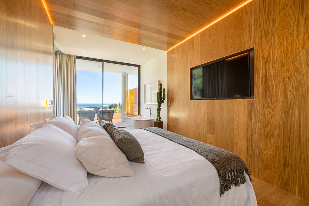 LEIRO RESIDENCES-guestroom-Guest Room,Suite,On-Site.jpg
