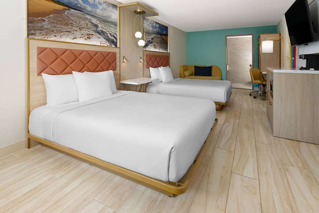 THE VIBES HOTEL TRADEMARK COLL-guestroom-Guest Room,On-Site.jpg