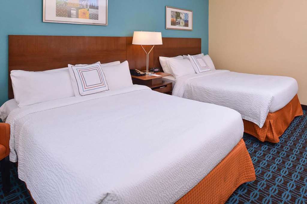 BAYMONT BY WYNDHAM ST. CHARLES-guestroom-Guest Room,On-Site.jpg