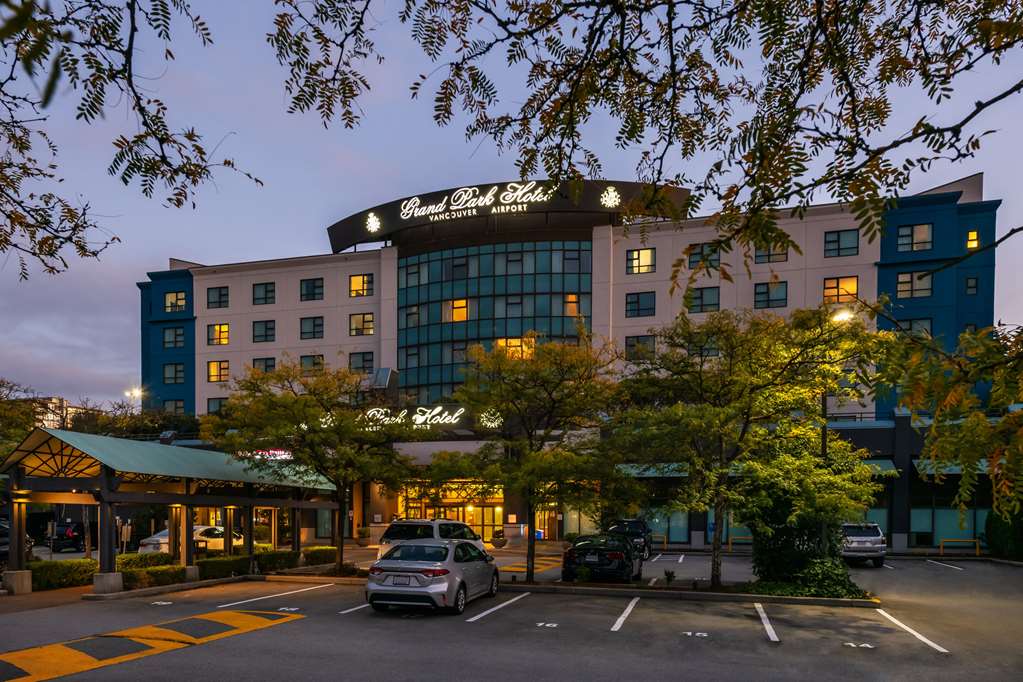Grand Park Hotel Vancouver Airport
