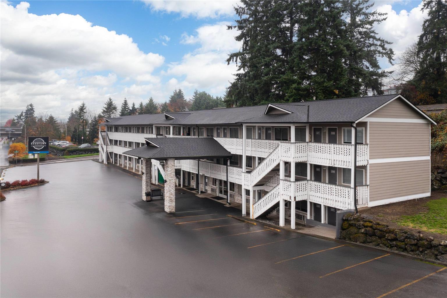 Basecamp Puyallup-Travelodge by Wyndham