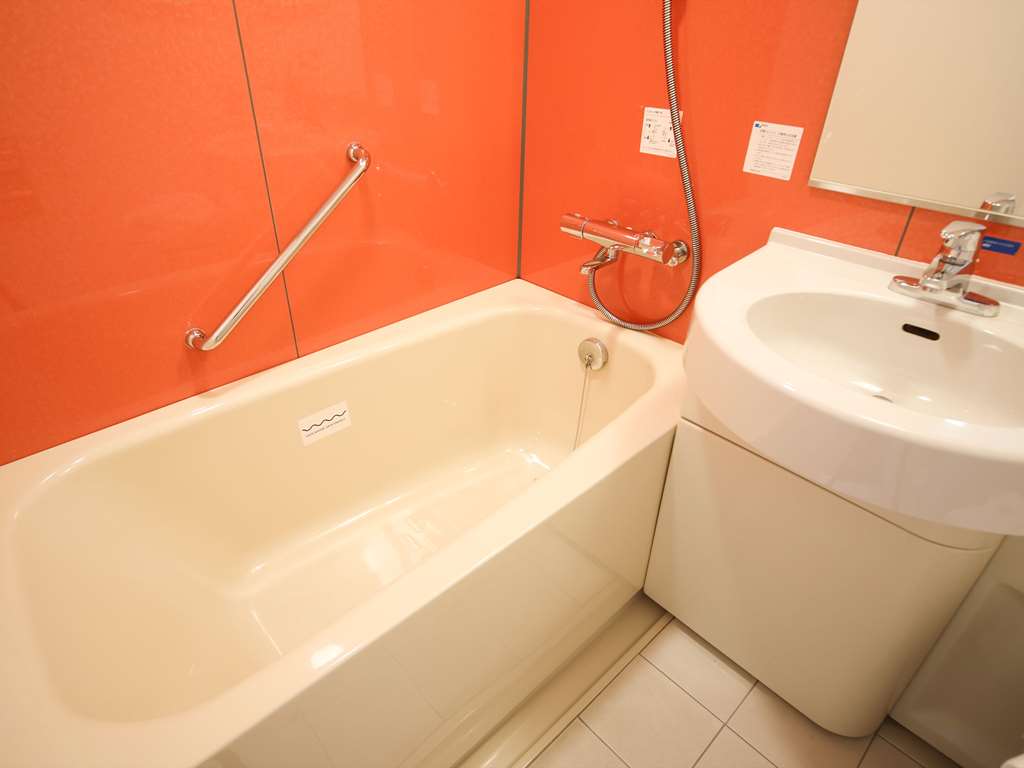 COMFORT INN MUNAKATA-guestroom-Guest Room,Bathroom,On-Site.jpg
