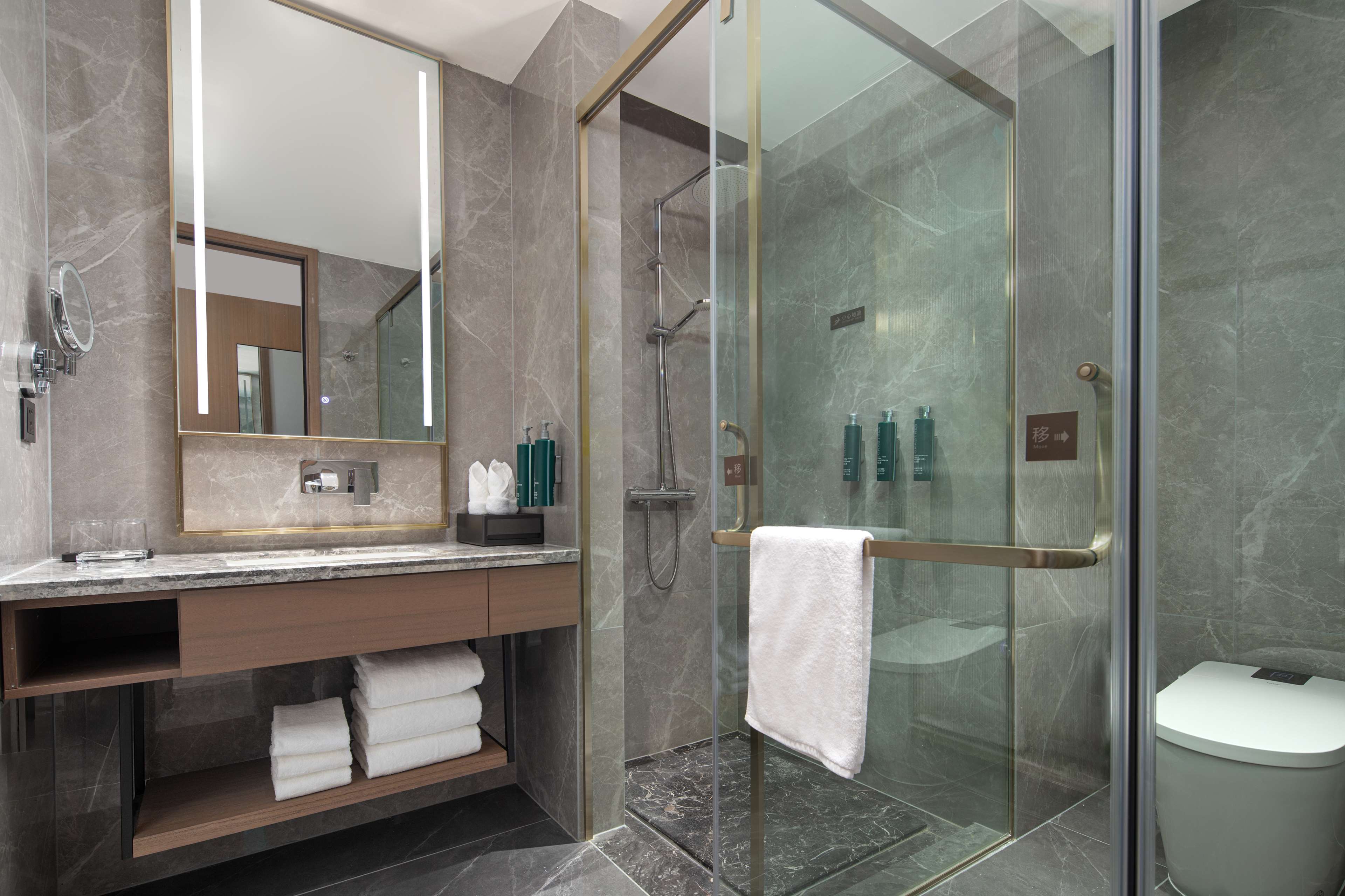 DoubleTree by Hilton Altay Fuyun Room Type - KING GUEST ROOM