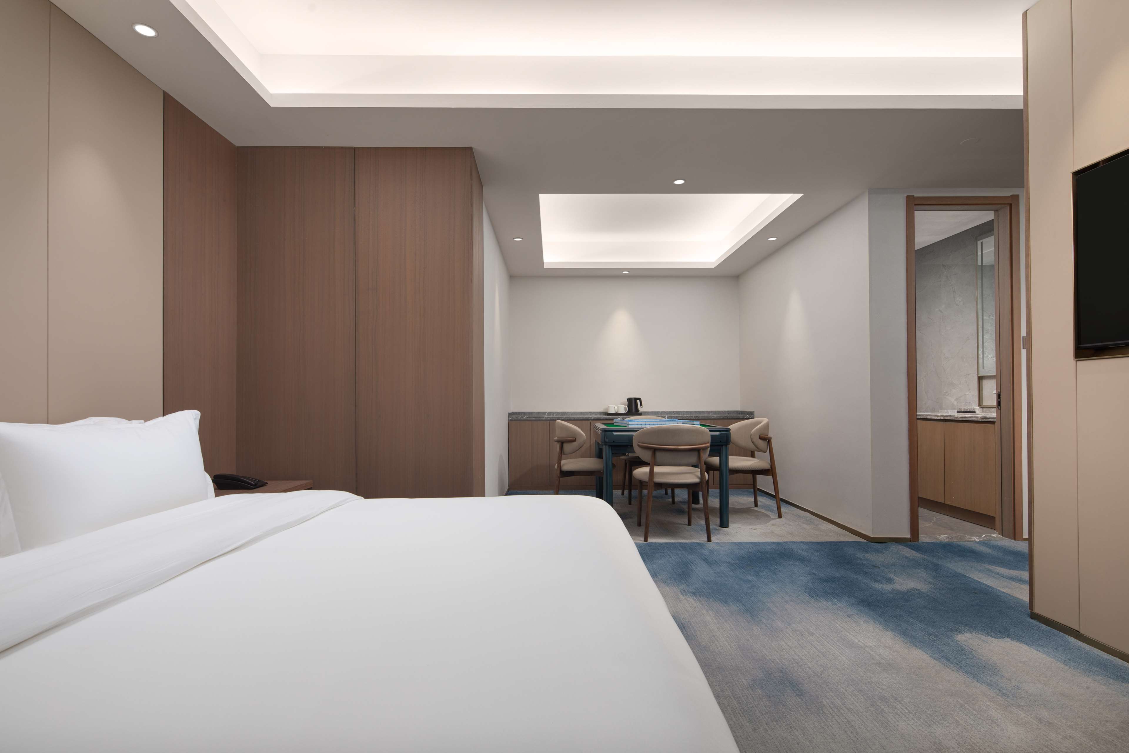 DoubleTree by Hilton Altay Fuyun Room Type - TWO KING DELUXE SUITE