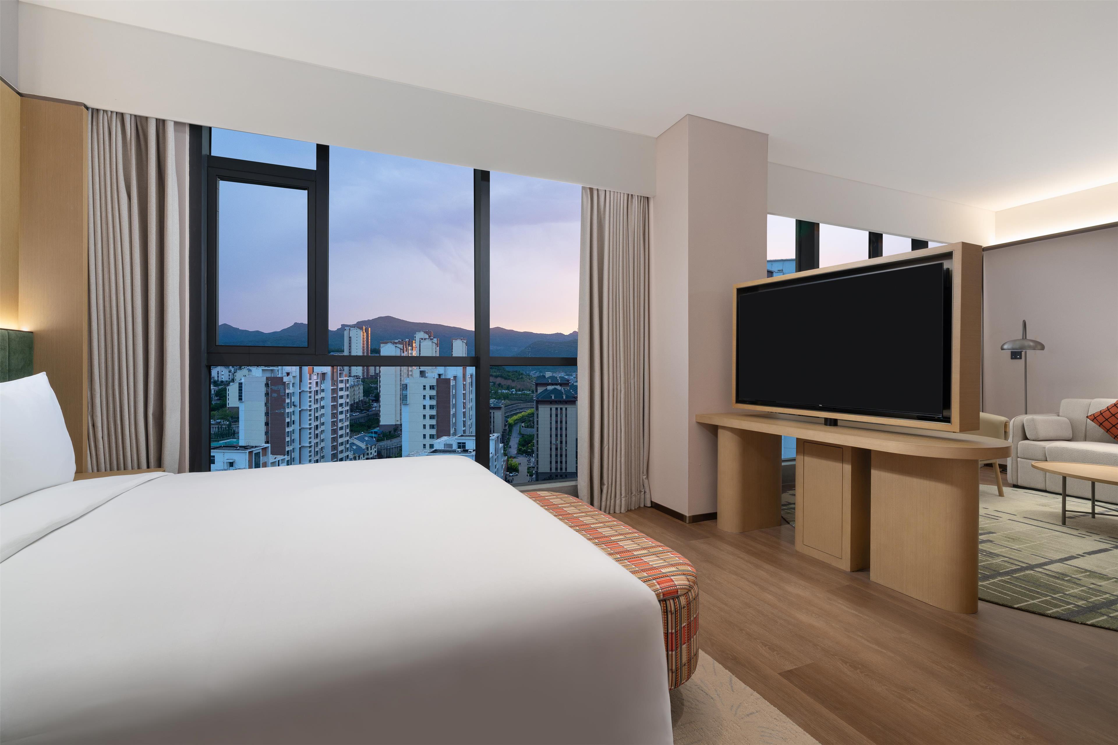 Hilton Garden Inn Chengde High-Tech Zone - Tap to explore photos
