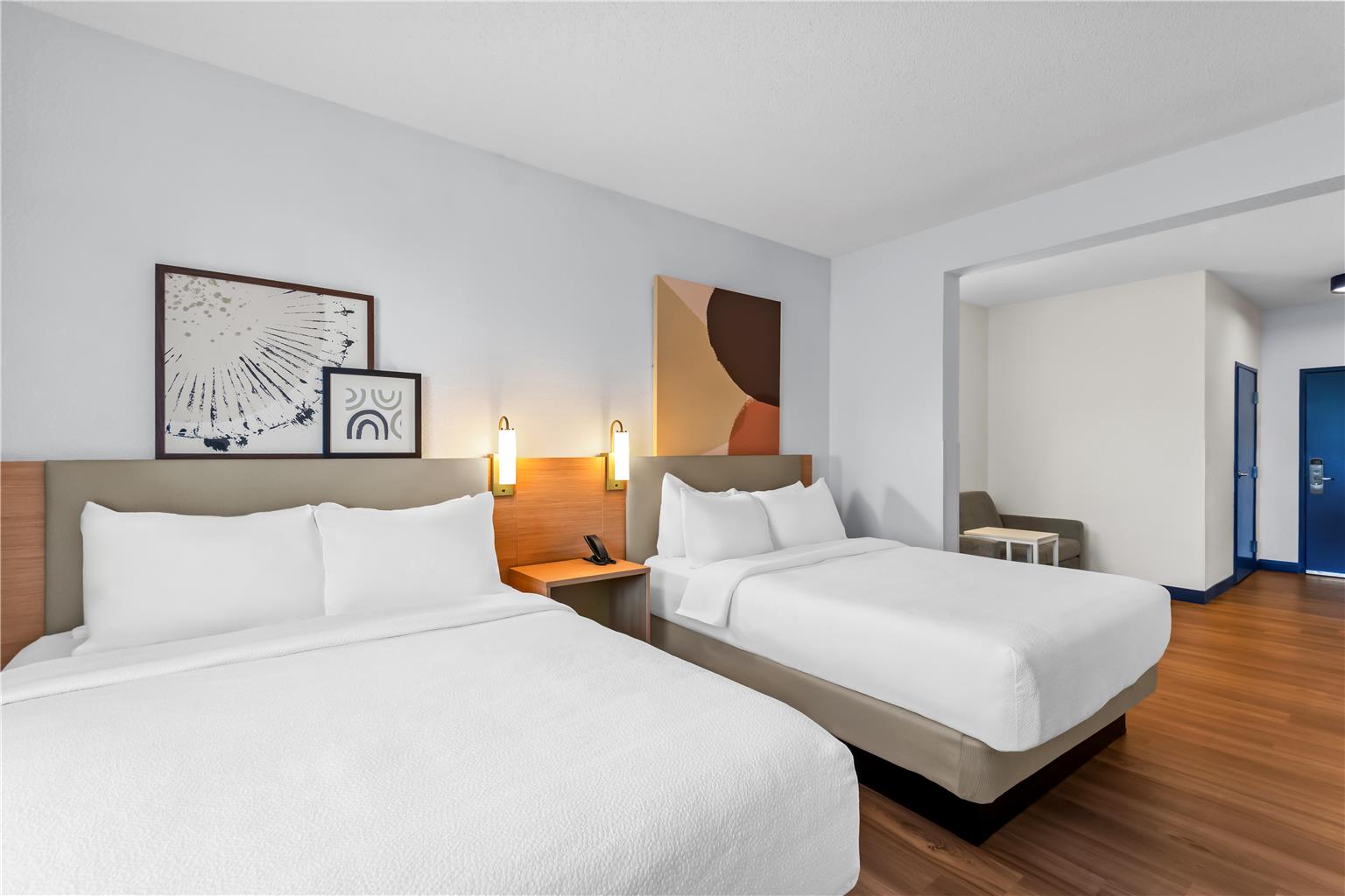 SPARK BY HILTON LAGRANGE-guestroom-Guest Room,On-Site.jpg